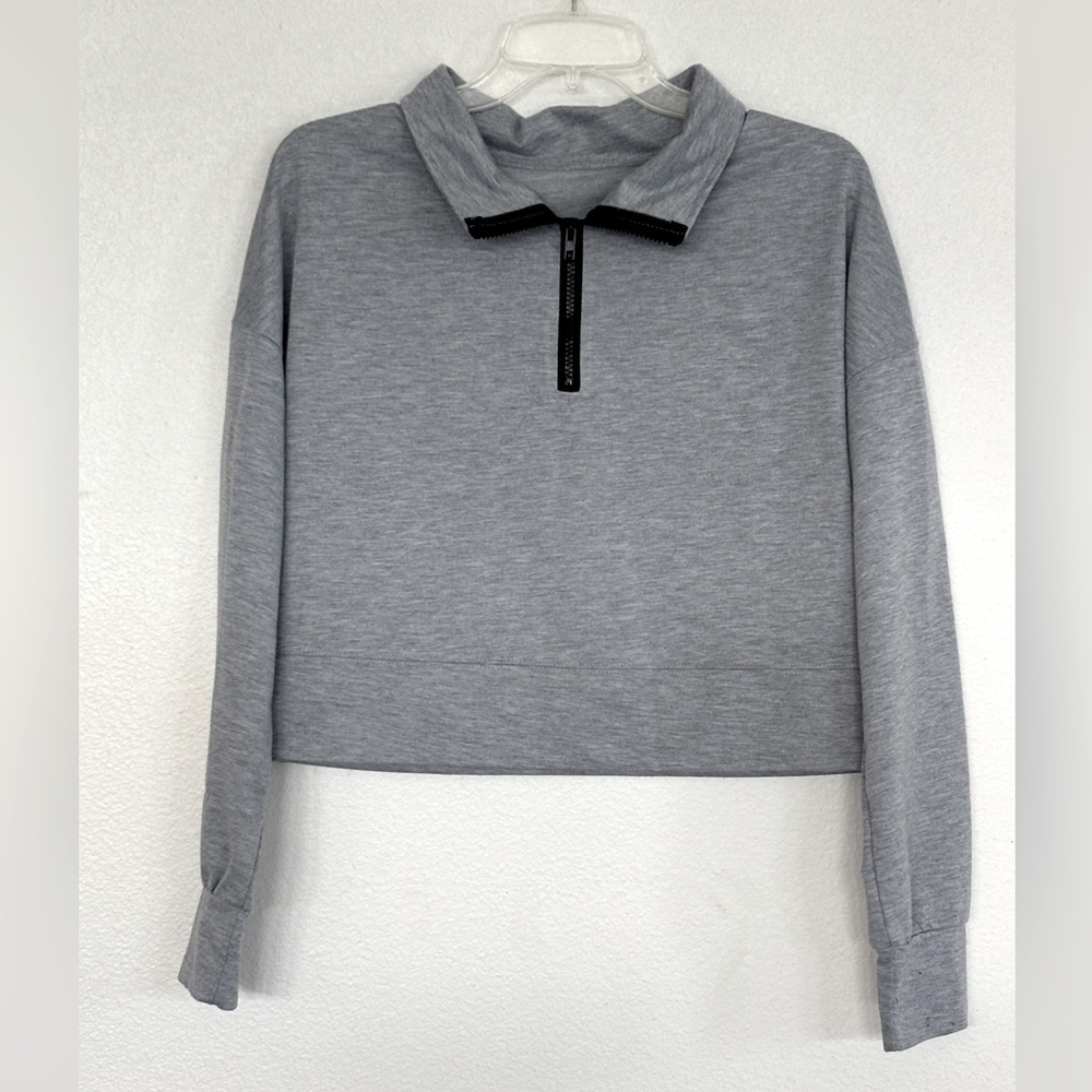 SHEIN light gray front zipped cropped sweatshirt, size M.